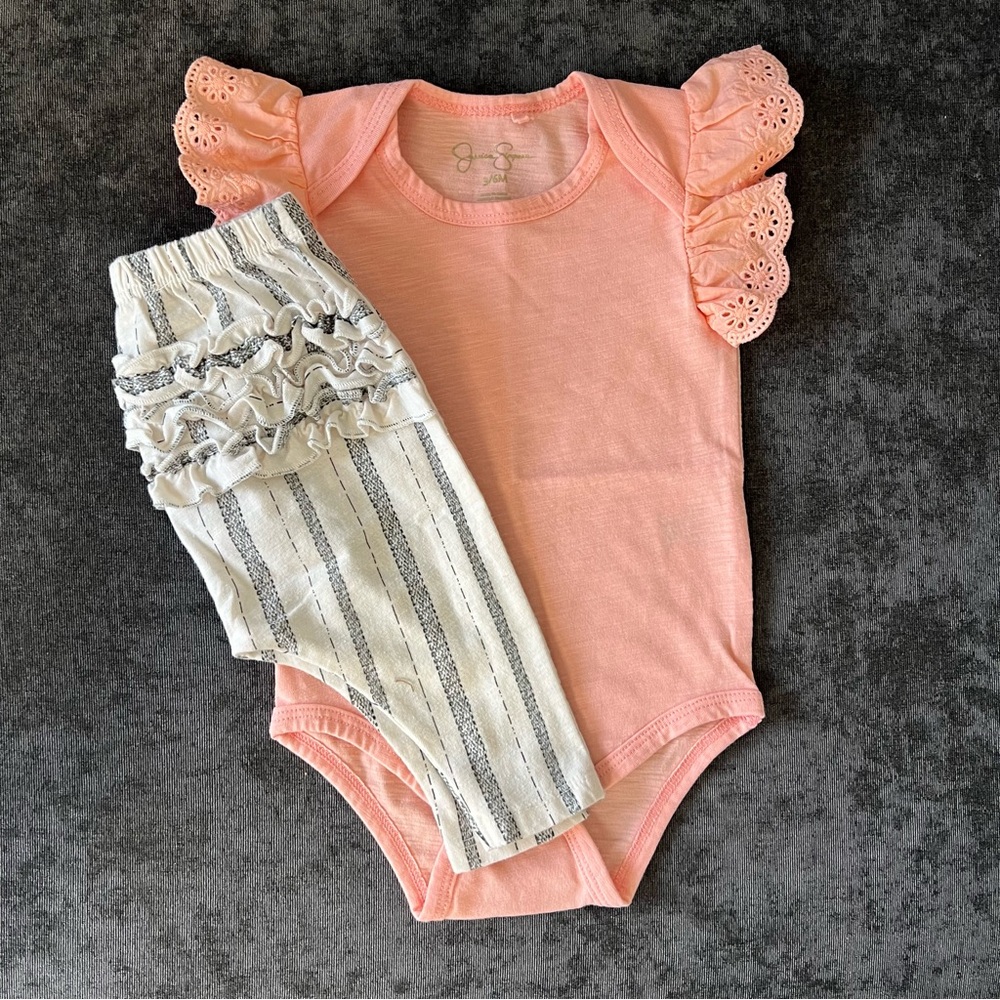 Jessica Simpson Outfit Size 3/6 Months